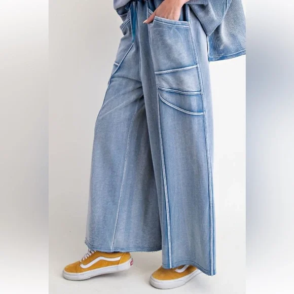 easel Light Blue Wide-Leg Cargo Sweatpants - Picture 2 of 5